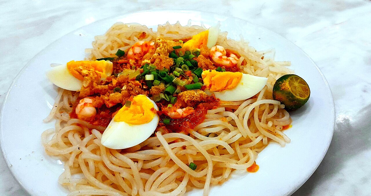 Pancit Guide: Bihon, Canton, Palabok, Sotanghon, and More - Pancit palabok with annatto-shrimp sauce.