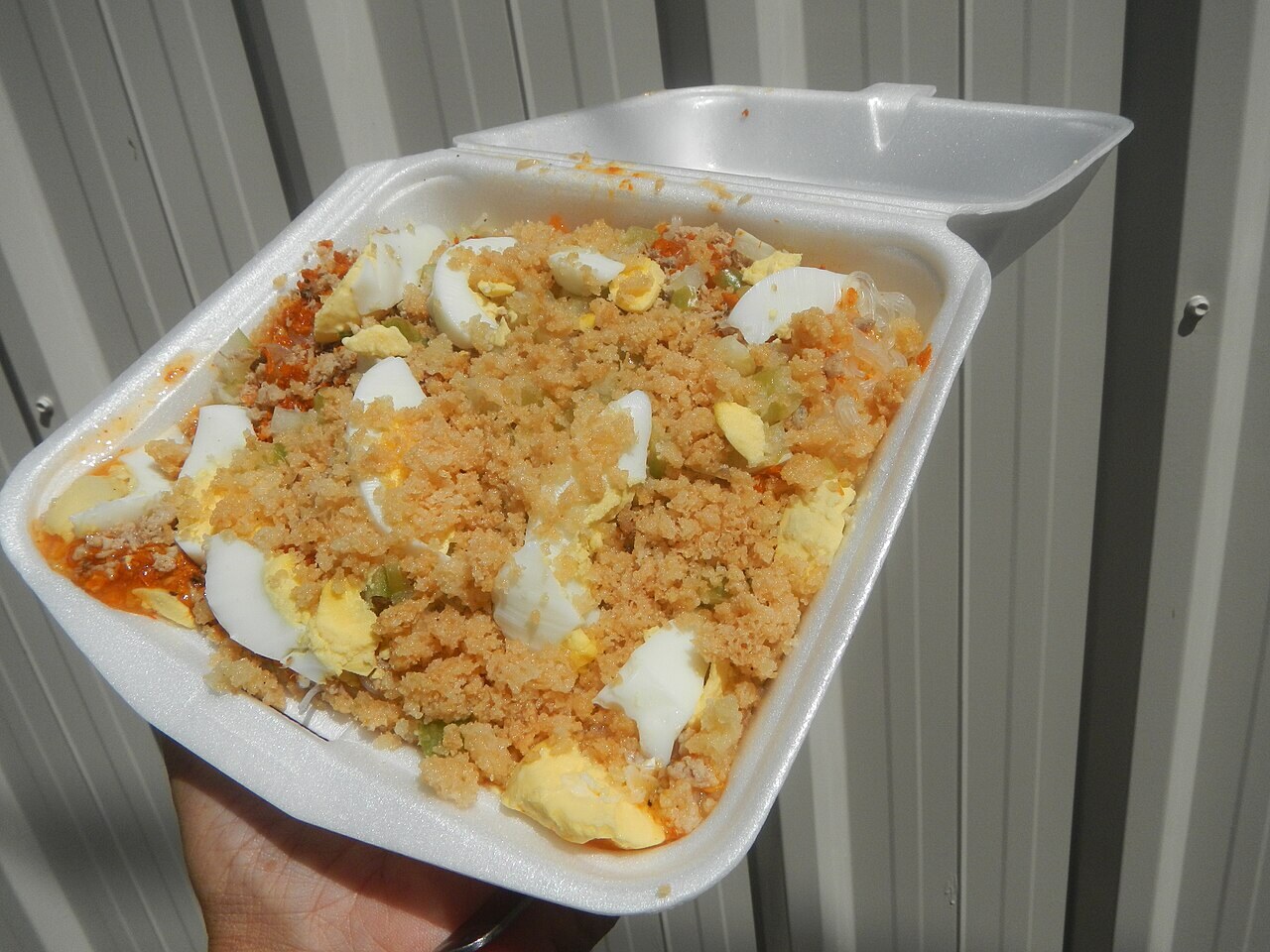 Pancit Palabok: Rice Noodles with Shrimp Sauce - Pansitan ni Aling Simeona (Nene's Special Pancit Marilao) Marilao Pancit Palabok Simeona Aquino Raymundo.