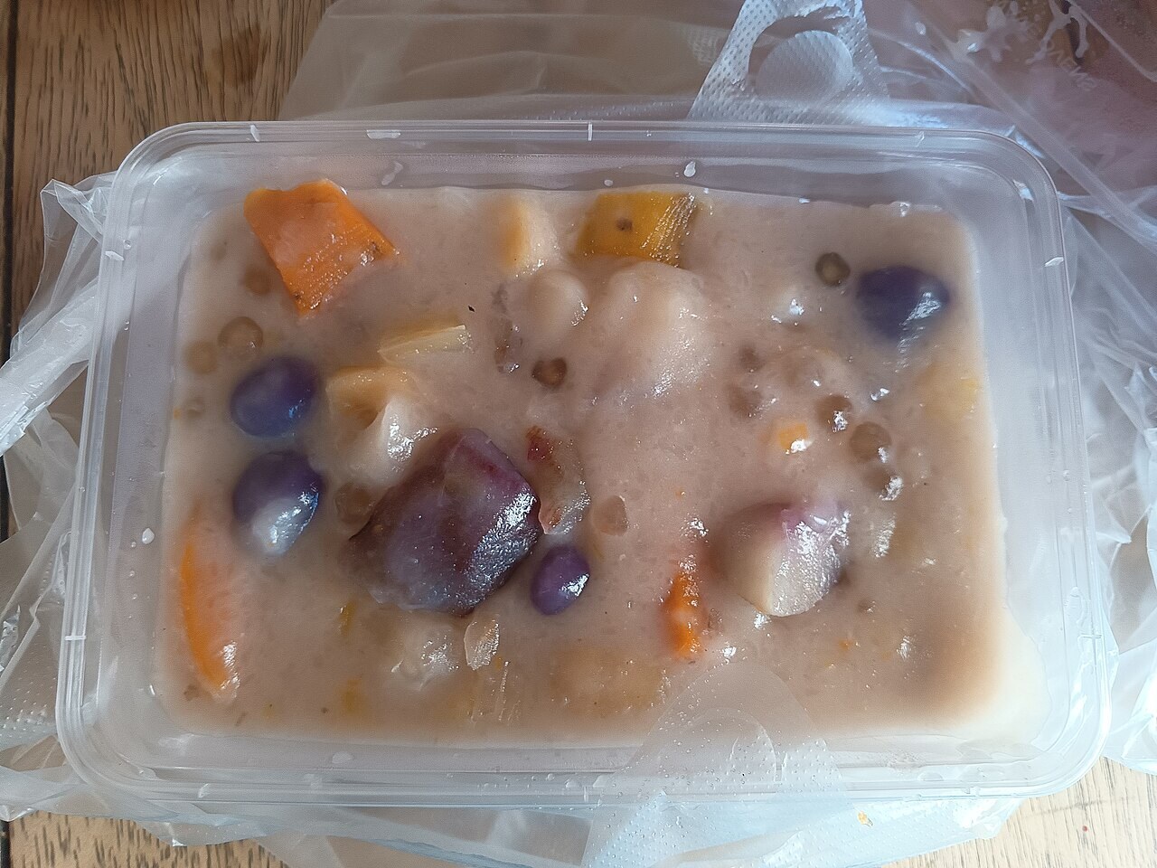 Ginataang Bilo-Bilo: Coconut Dessert Soup with Rice Balls - Ginataang bilo-bilo, often shortened to bilo-bilo, is a traditional Filipino dessert made with glutinous rice balls c.
