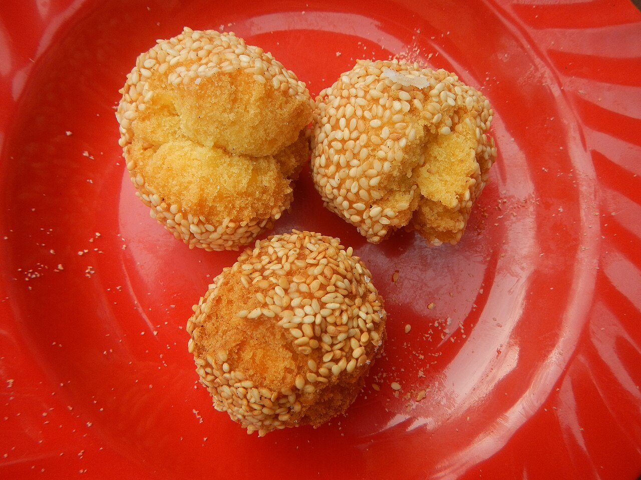 Binangkal: Sesame-Coated Filipino Fried Dough Balls - Binangkal in a Baliuag Bakery List of Philippine dishes Pulilan, Bulacan Public Market foods kakanin in Barangays Pob.
