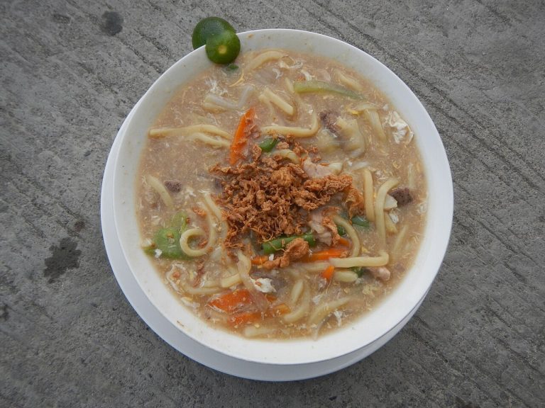Lomi: Thick Filipino Egg Noodle Soup recipe