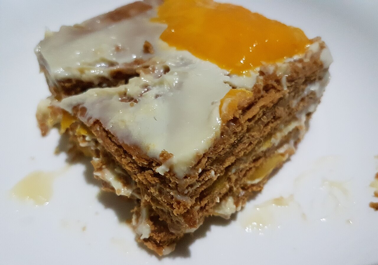 Crema de Fruta: Filipino Layered Fruit Cake - Mango float, an Filipino icebox cake version of Crema de Fruta. Also known as "mango royale". Made with cream, graham.