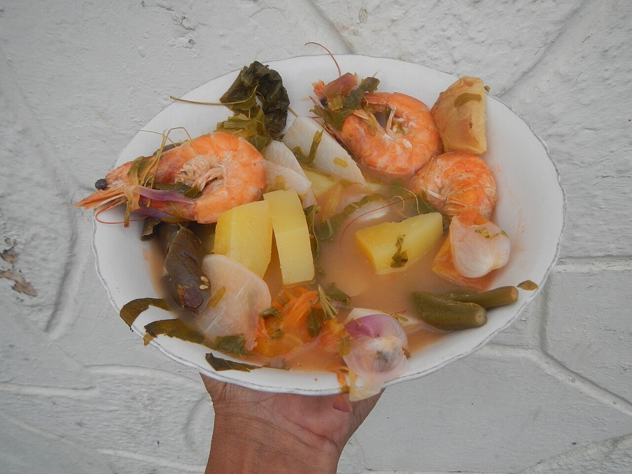 Sinigang na Hipon: Filipino Shrimp Tamarind Soup - Sinigang na Hipon sa Sampalok at Tanglad.