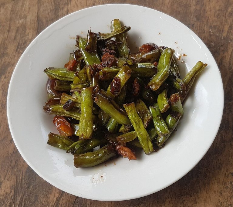 Adobong Sitaw with Pork: Long Beans in Soy-Vinegar Sauce recipe