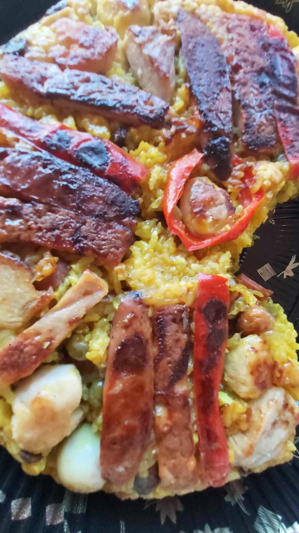 Arroz Valenciana: Filipino Celebration Rice - Arroz Valenciana serving photo.