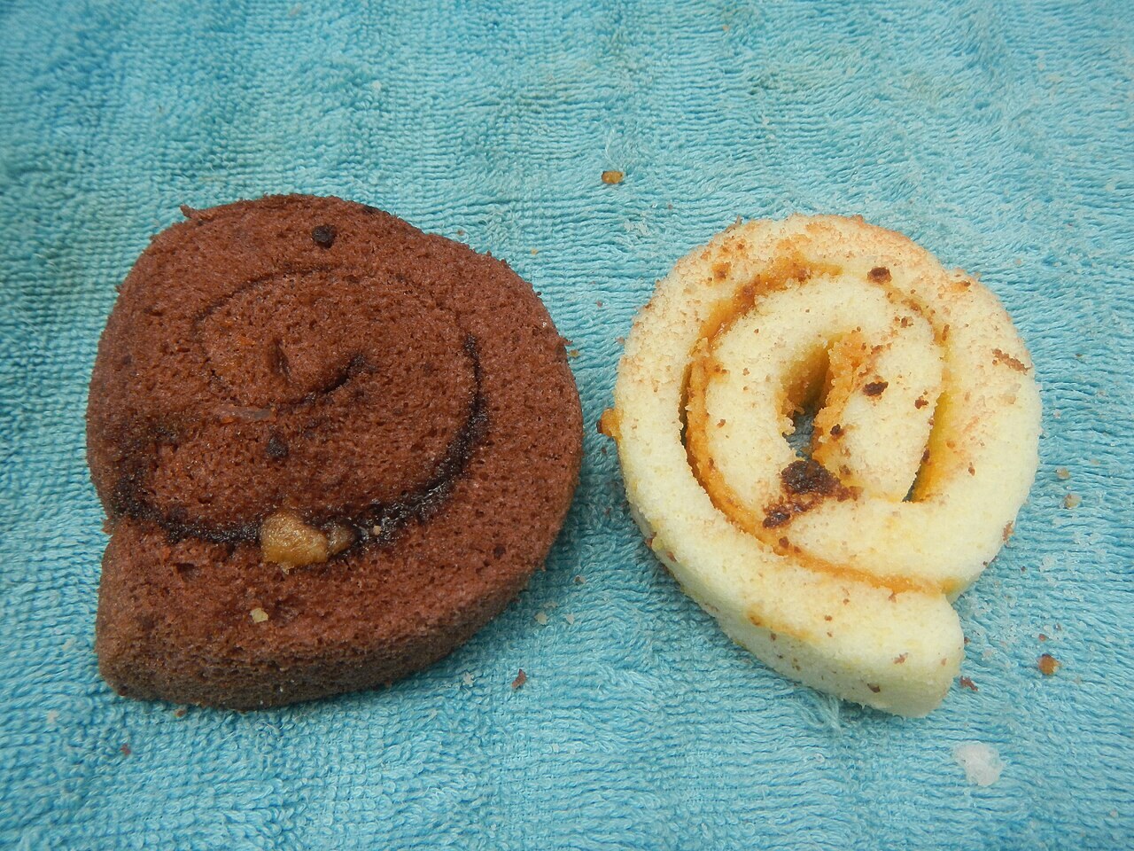 Pianono: Filipino Sponge Roll with Butter Sugar - Cuisine Bread Biscuits of the Philippines Pianono Bicho Pan de coco of Frescan Pacencia Egg drop cookies Aparon sweet.