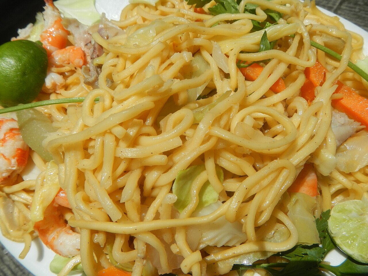Pancit Canton: Filipino Wheat Noodle Stir-Fry - Ginisang Suwáhe, Manok at Pancit Canton Suwáhe Hipon Greasy-back shrimp (also known as sand shrimp) a species of praw.