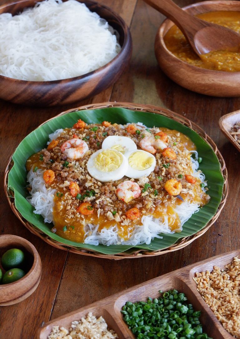 Pancit Palabok: Rice Noodles with Shrimp Sauce recipe