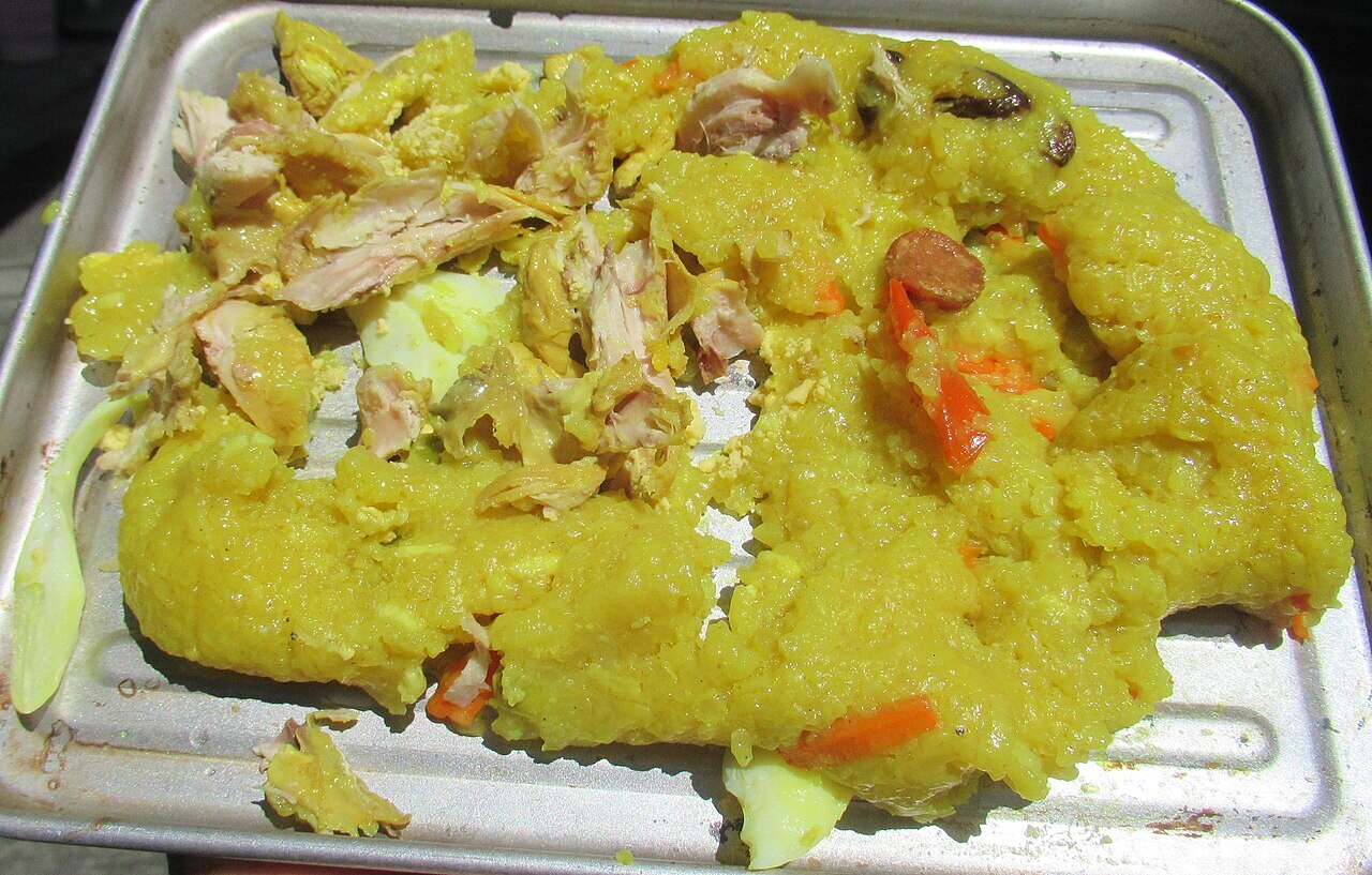 Bringhe: Kapampangan Coconut Turmeric Rice - Bringhe food.