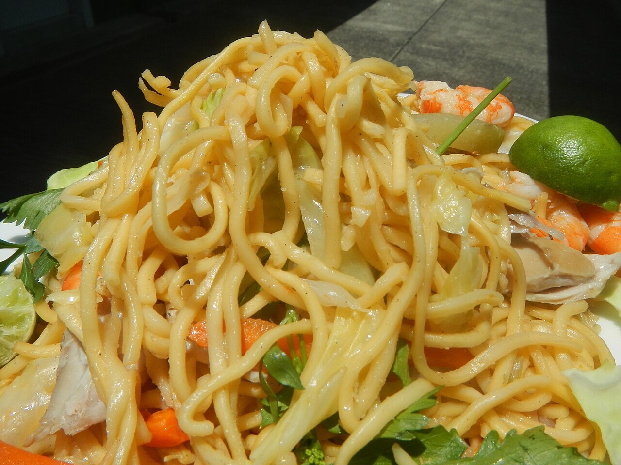 Pancit Canton: Filipino Wheat Noodle Stir-Fry - Ginisang Suwáhe, Manok at Pancit Canton Suwáhe Hipon Greasy-back shrimp (also known as sand shrimp) a species of praw.