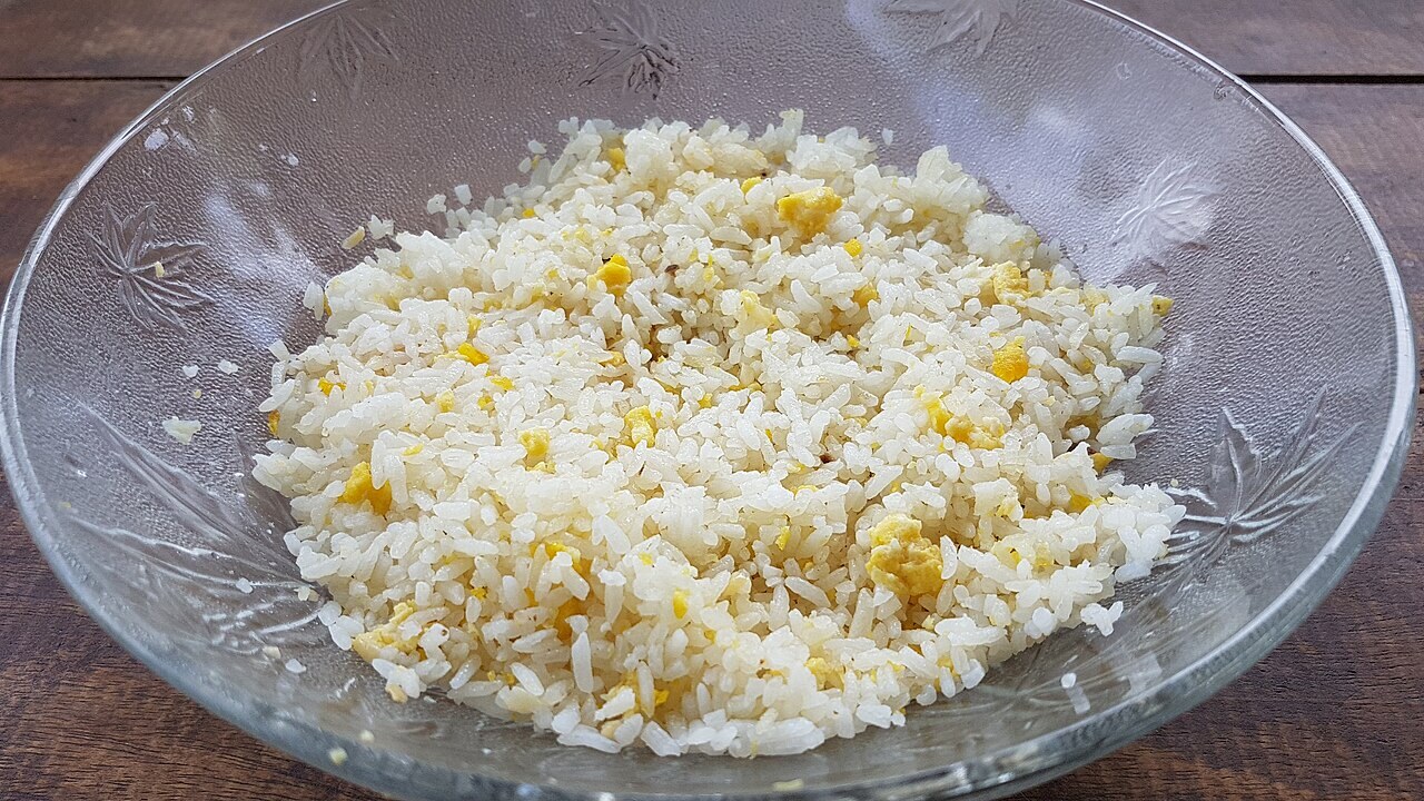 Sinangag: Filipino Garlic Fried Rice - Sinangag with egg.