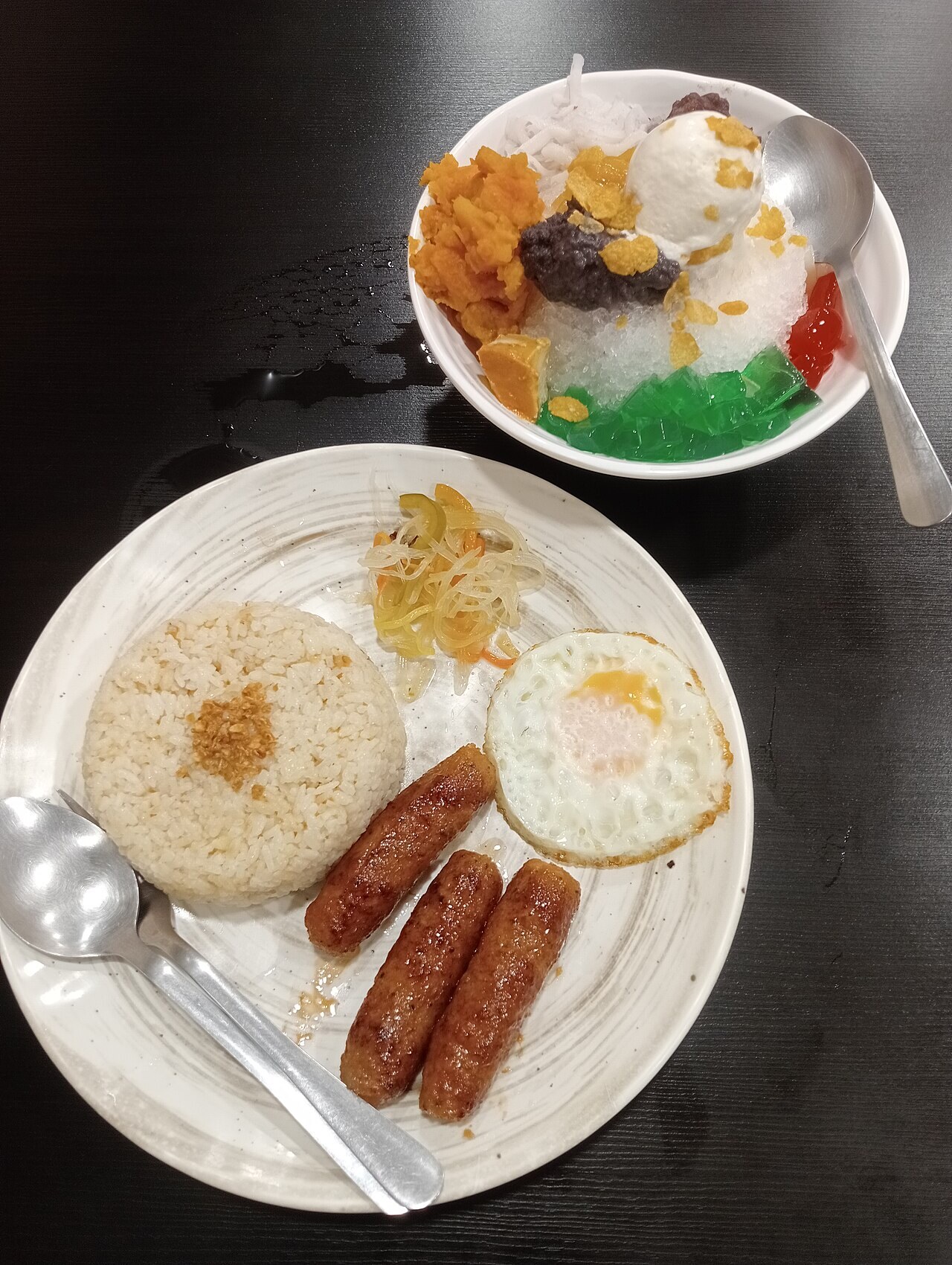 Longsilog: Filipino Longganisa Breakfast Plate - Skinless Longsilog + Halo-halo in Taichung.