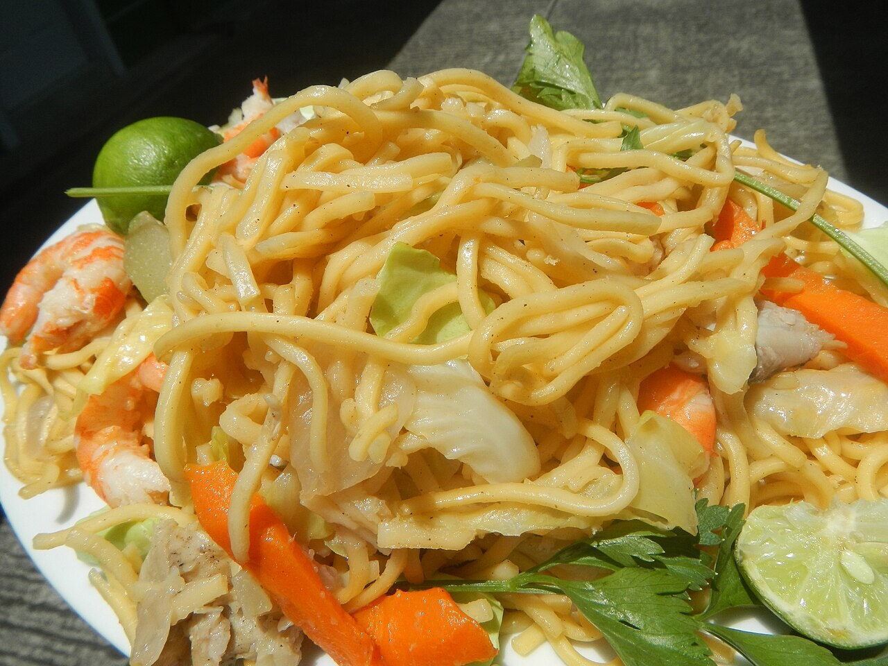Pancit Canton: Filipino Wheat Noodle Stir-Fry - Ginisang Suwáhe, Manok at Pancit Canton Suwáhe Hipon Greasy-back shrimp (also known as sand shrimp) a species of praw.