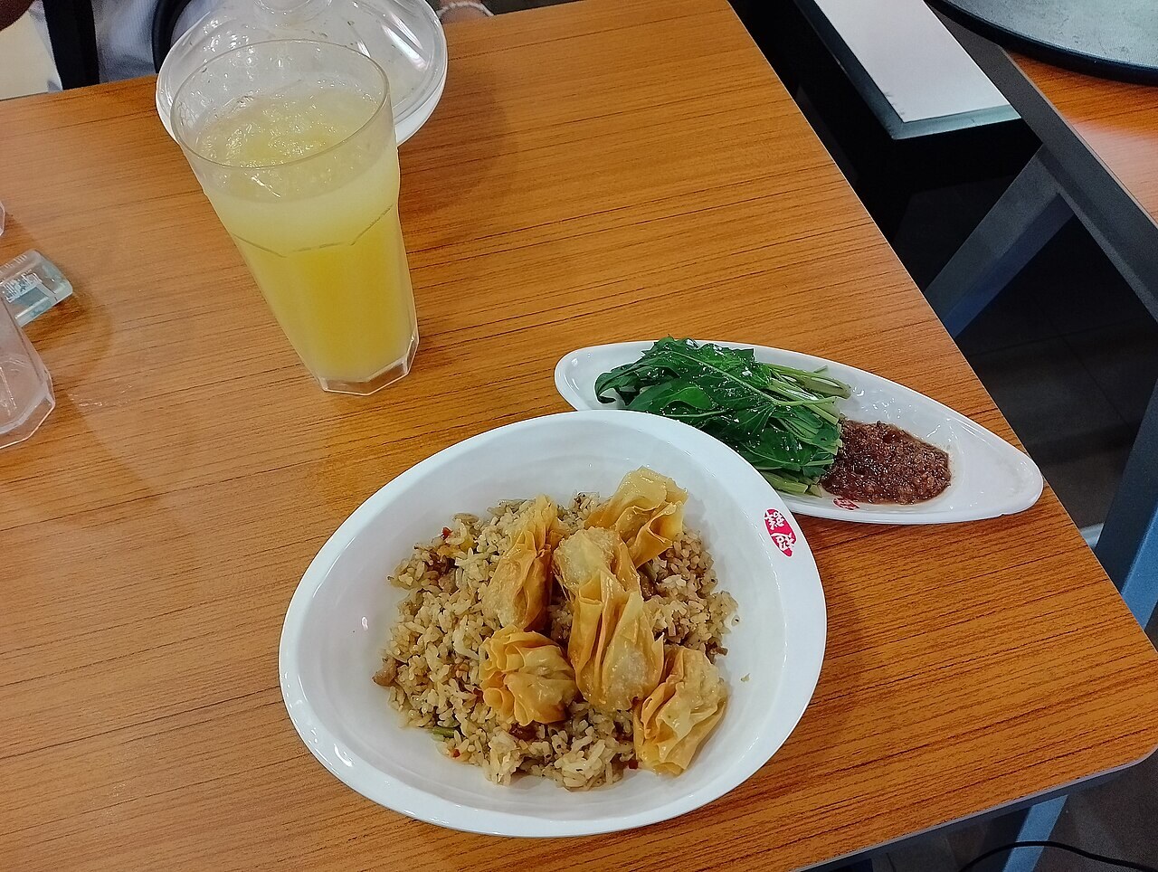 Filipino Chao Fan: Fast Pork and Egg Fried Rice - Spicy Chao Fan with Chicken Siomai and Kangkong from Chowking.