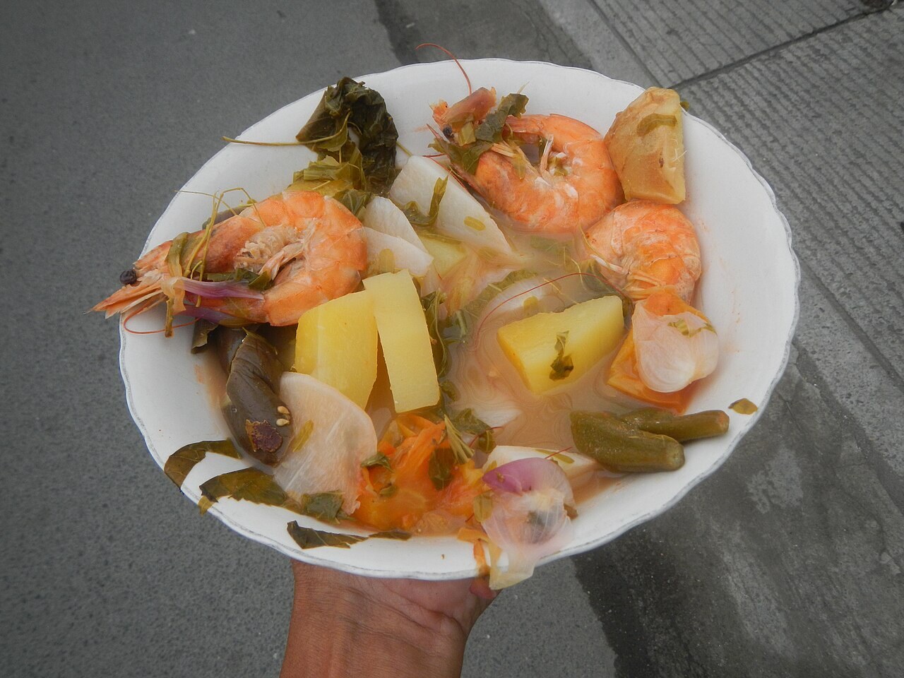 Sinigang na Hipon: Filipino Shrimp Tamarind Soup - Sinigang na Hipon sa Sampalok at Tanglad.