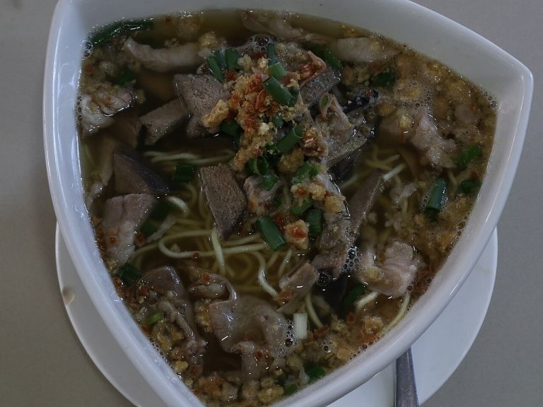 La Paz Batchoy: Filipino Pork Noodle Soup recipe