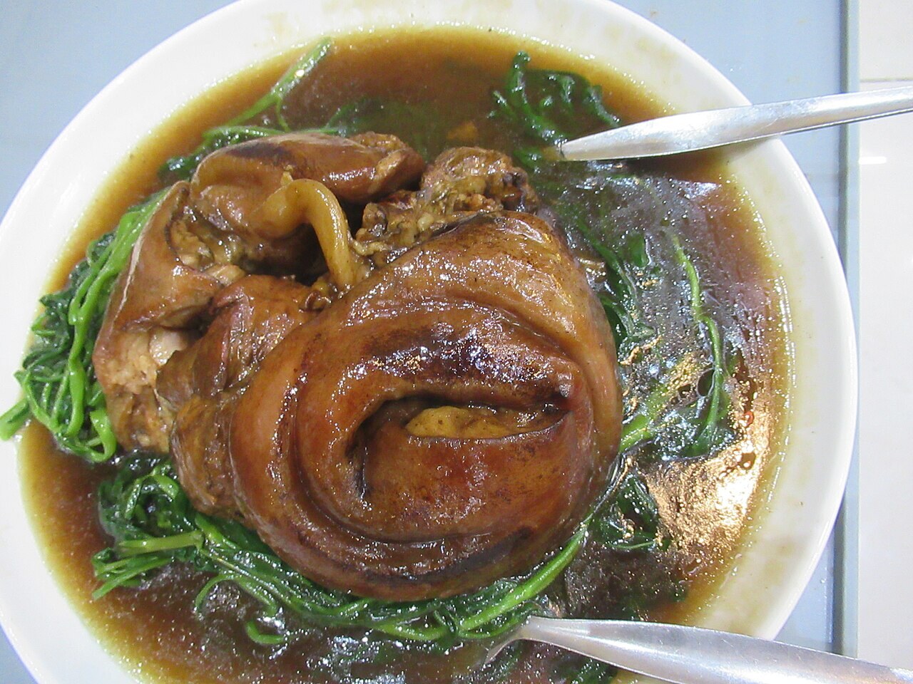 Pata Tim: Filipino-Chinese Braised Pork Hock - Pata tim of the famous President Grand Palace Restaurant Manila Chinatown.