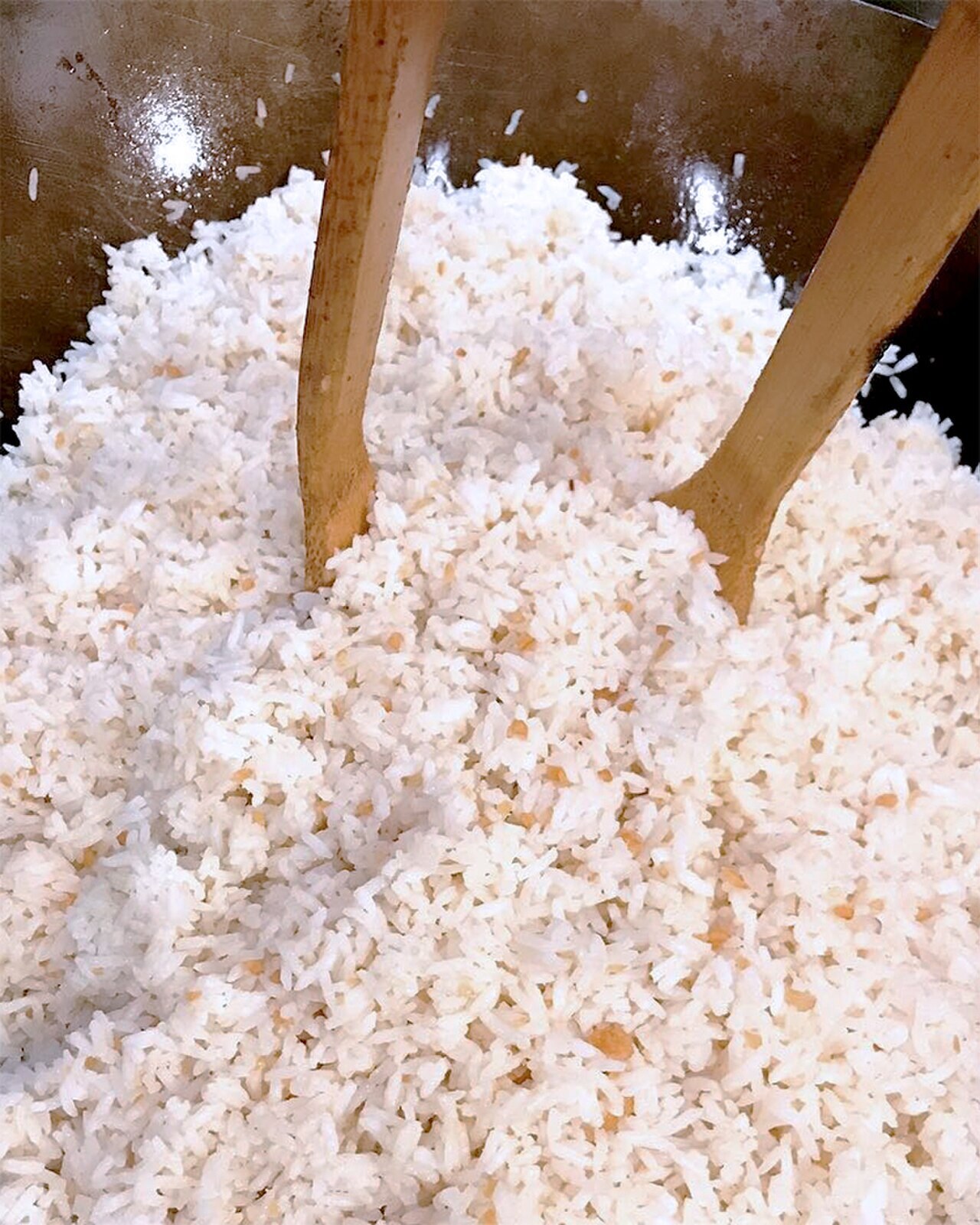 Sinangag: Filipino Garlic Fried Rice - Filipino garlic fried rice.
