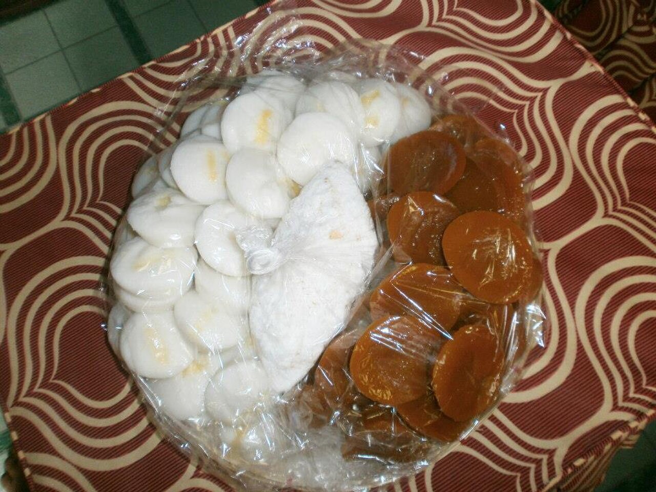 Kutsinta: Chewy Filipino Steamed Rice Cakes with Coconut - Poto at Kutsinta are Filipino food for light meal or snacks.