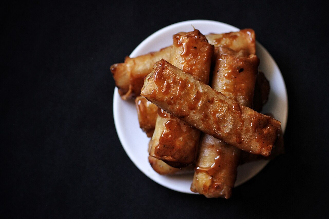Turon: Crispy Filipino Banana Lumpia - Turon na saging.