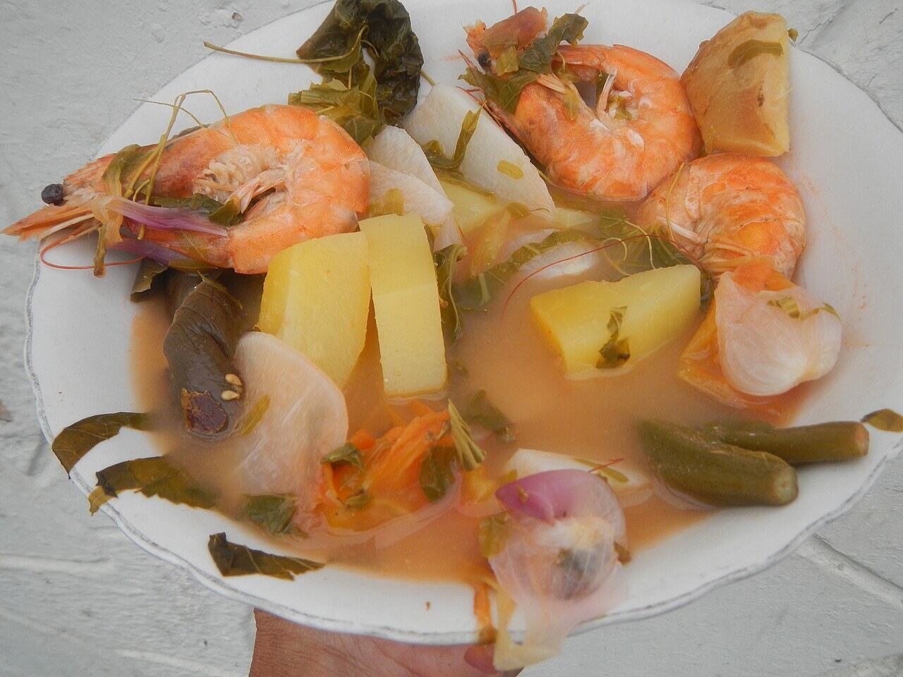Sinigang na Hipon: Filipino Shrimp Tamarind Soup - Sinigang na Hipon sa Sampalok at Tanglad.
