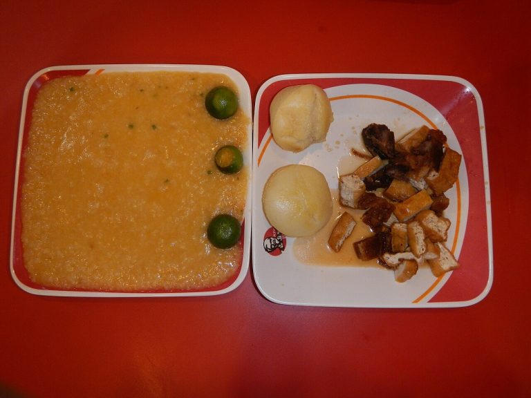 Lugaw with Tokwa't Baboy: Rice Porridge and Vinegar Topping recipe