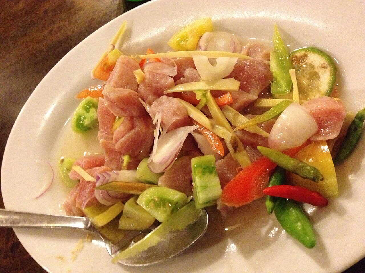 Kinilaw na Tuna: Filipino Citrus-Vinegar Tuna - Kinilaw na Tuna serving photo.
