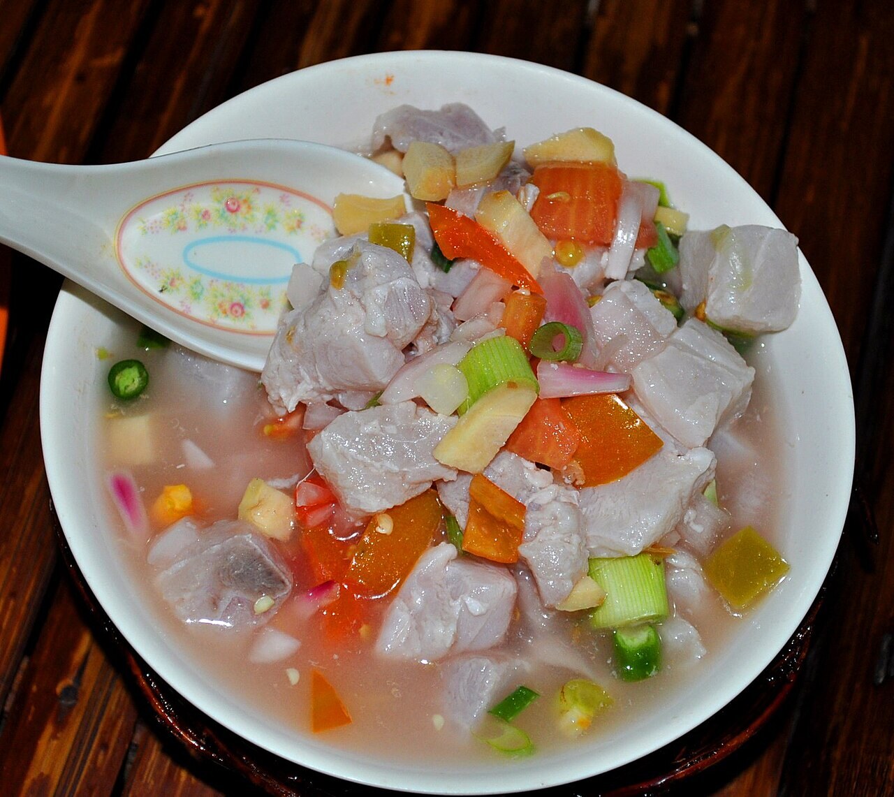 Kinilaw na Tuna: Filipino Citrus-Vinegar Tuna - Kinilaw na Tuna serving photo.