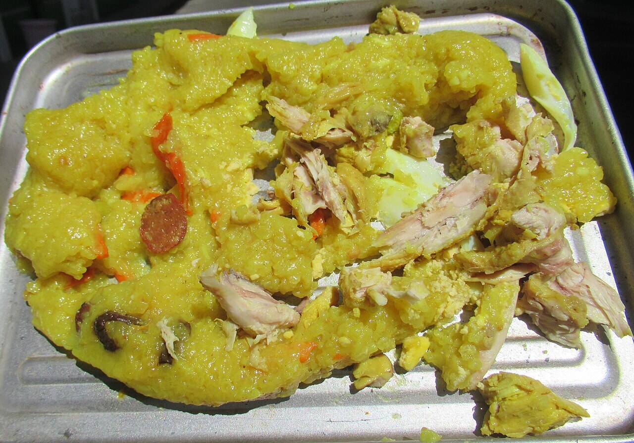 Bringhe: Kapampangan Coconut Turmeric Rice - Bringhe food.