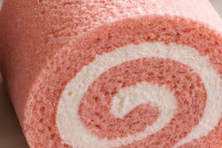 Strawberry Swiss Roll Cake recipe
