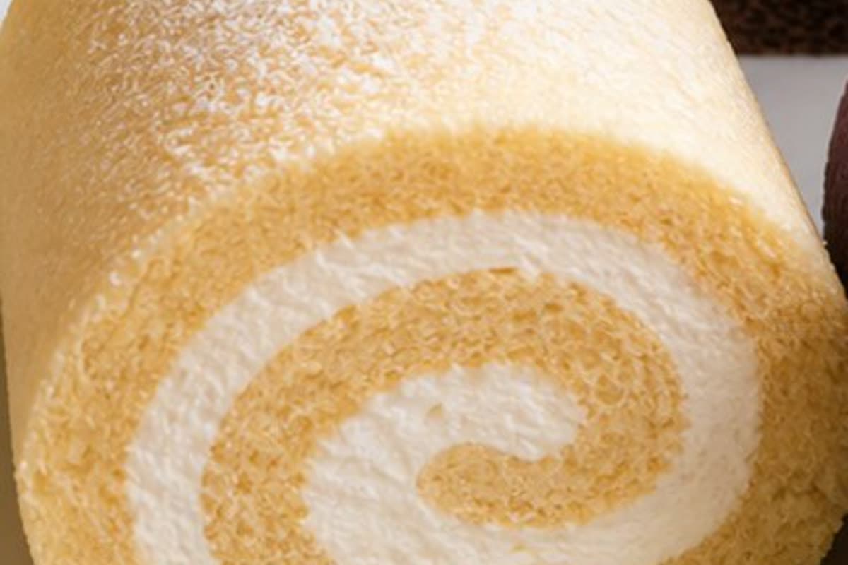 Vanilla Swiss Roll Cake