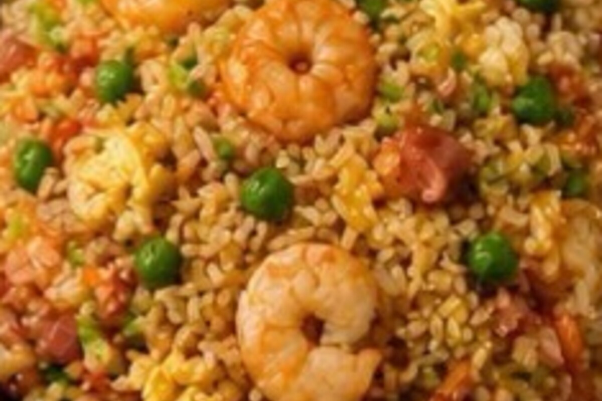 Yangzhou Fried Rice serving idea.